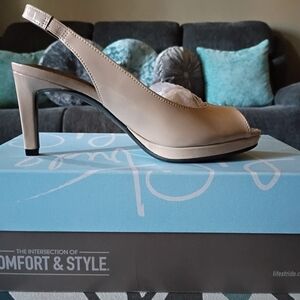 Life Stride Women's Beige Slingback Heels
